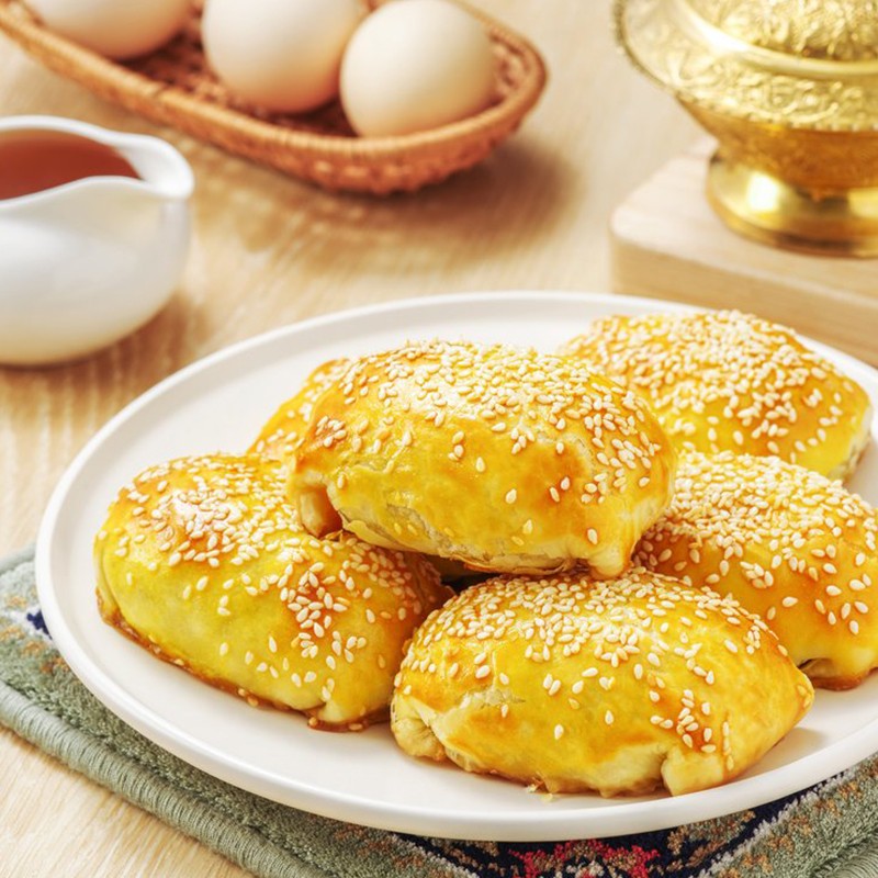 【♥首购1元♥】味出疆新疆烤包子外皮酥脆可口，咬下去 “咔滋” 作响。馅料口感丰富，牛肉的鲜嫩与洋葱的清甜相得益彰，浓郁的香气，让人回味无穷。
