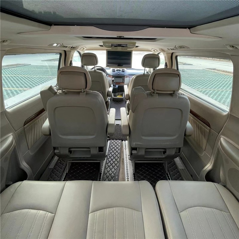 商务奔驰7座精品车 发货到家  2010年11月奔驰唯雅诺、2.5V6豪华版、新车43.8万、豪华七座商务舱、车好没有事故、5挡手自一体变速箱、奔驰的品质无需多言、出门旅行接送贵宾不错的选择、内饰高端大气、真皮座椅、多功能方向盘、定速巡航、