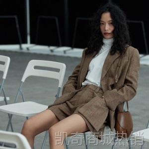 VanessaLiu气质宽松休闲复古格子中腰毛呢西装短裤女秋冬一件代发