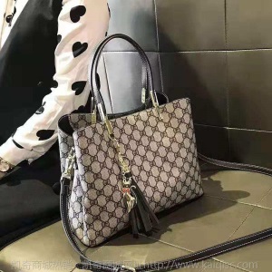 香港品牌真皮女包2020新款百搭时尚女士手提单肩斜挎包大容量大包