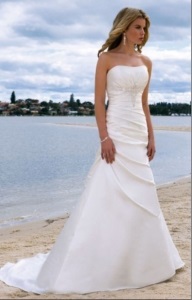 2020新款缎子新娘结婚礼服欧美婚纱正式场合舞会派对礼服手工缝珠