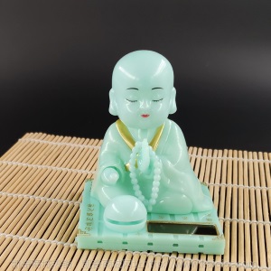 网红汽车创意摆件太阳能弥勒佛扇扇子点头敲木鱼小和尚店铺装饰品