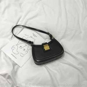 代代花枳夏季流行腋下包女包2020新款网红单肩包法式小众法棍包包
