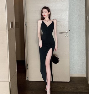 露背宴会礼服女2021夏装新款法式性感海边度假吊带连衣裙修身开叉