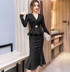 修身显瘦鹿皮绒连衣裙荷叶边气质鱼尾裙显身材秋冬V领女装设计感