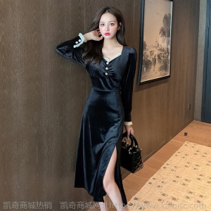黑色丝绒开叉礼服女2021春装新款法式复古显瘦修身气质打底连衣裙