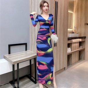 减龄女神范气质女人味修身包臀裙礼服2020秋冬新款V领印花连衣裙