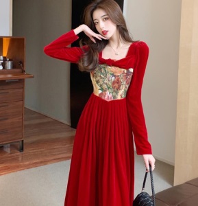 油画提花丝绒连衣裙2021春季新款名媛女装修身显瘦拜年礼服红裙子