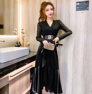 女人味蕾丝丝绒连衣裙2020秋冬新款礼服V领假两件修身包臀鱼尾裙
