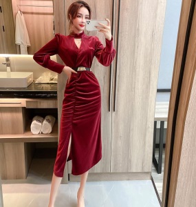 深v领丝绒低胸褶皱夜店性感连衣裙秋冬气质修身礼服裙女装显身材