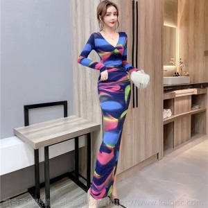 减龄女神范气质女人味修身包臀裙礼服2020秋冬新款V领印花连衣裙