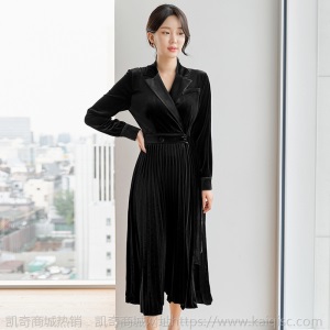 轻奢名媛遮肚显瘦气质百褶裙子秋冬装新款女长袖西装领连衣裙
