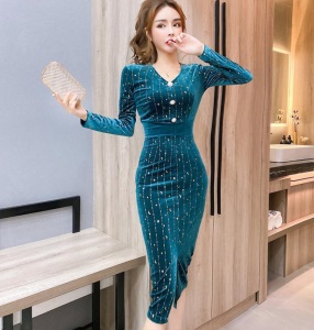 金丝绒洋气职业女装2020秋冬女神范气质单排扣收腰包臀连衣裙修身