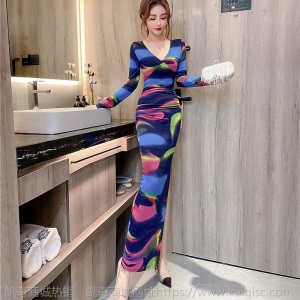 减龄女神范气质女人味修身包臀裙礼服2020秋冬新款V领印花连衣裙