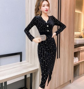 金丝绒洋气职业女装2020秋冬女神范气质单排扣收腰包臀连衣裙修身