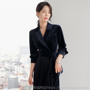轻奢名媛遮肚显瘦气质百褶裙子秋冬装新款女长袖西装领连衣裙