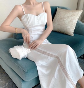 法式白色缎面仙女吊带气质连衣裙女神范设计感露肩背宴会礼服长裙