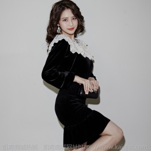 蕾丝拼接黑白撞色小礼服女2020秋冬装设计感显瘦包臀连衣短裙修身