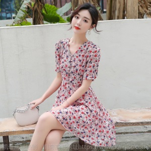 实拍夏季新款2020明星同款粉色碎花裙子收腰显瘦短款甜美连衣裙