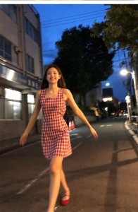 2019新款夏明星Jennie金珍妮ins同款红色格子吊带裙女连衣裙显瘦