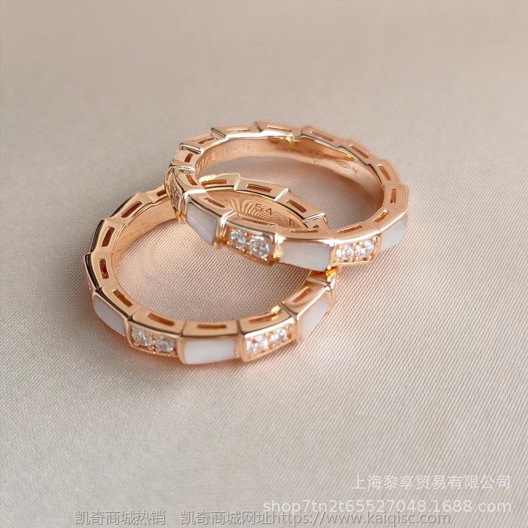 V金戒指细版蛇骨贝母戒指白贝钻戒
