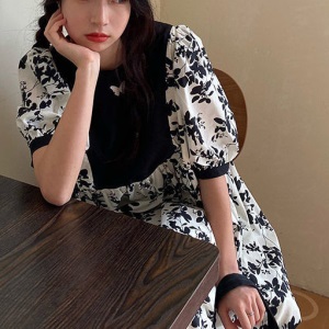宽松韩版碎花刺绣拼接连衣裙女学生夏季2021新款泡泡袖中长款裙子