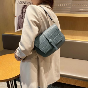 真皮女包2021新款时尚韩版潮流设计鳄鱼纹翻盖单肩斜挎腋下邮差包