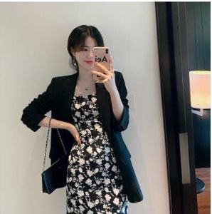 2021春季新款方领碎花吊带连衣裙女内搭打底中裙设计感法式吊带裙