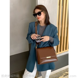 高级感包包新款潮流真皮女包通勤包百搭气质单肩包牛皮复古斜挎包