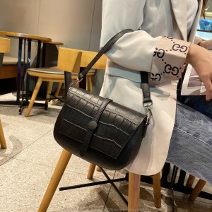真皮女包2021新款时尚韩版潮流设计鳄鱼纹翻盖单肩斜挎腋下邮差包