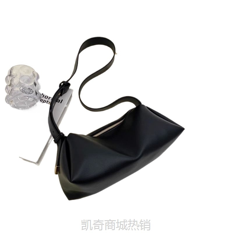 包包女设计感质感小众黑色单肩斜挎包女包新款2024夏季百搭枕头包