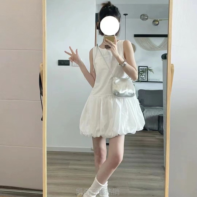 银色缎面水桶包包女士2024新款潮高级质感小众通勤简约单肩斜挎包