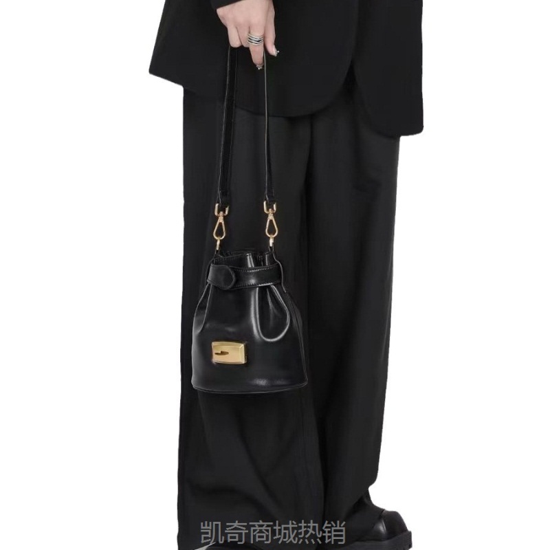 【♥首单3元♥】批发小众设计水桶包小众腋下包高级感单肩包时尚斜跨包手拎包