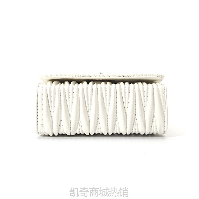 福利特价秋冬新款女包时尚个性绣花镶钻锁扣链条小方包时尚单肩包