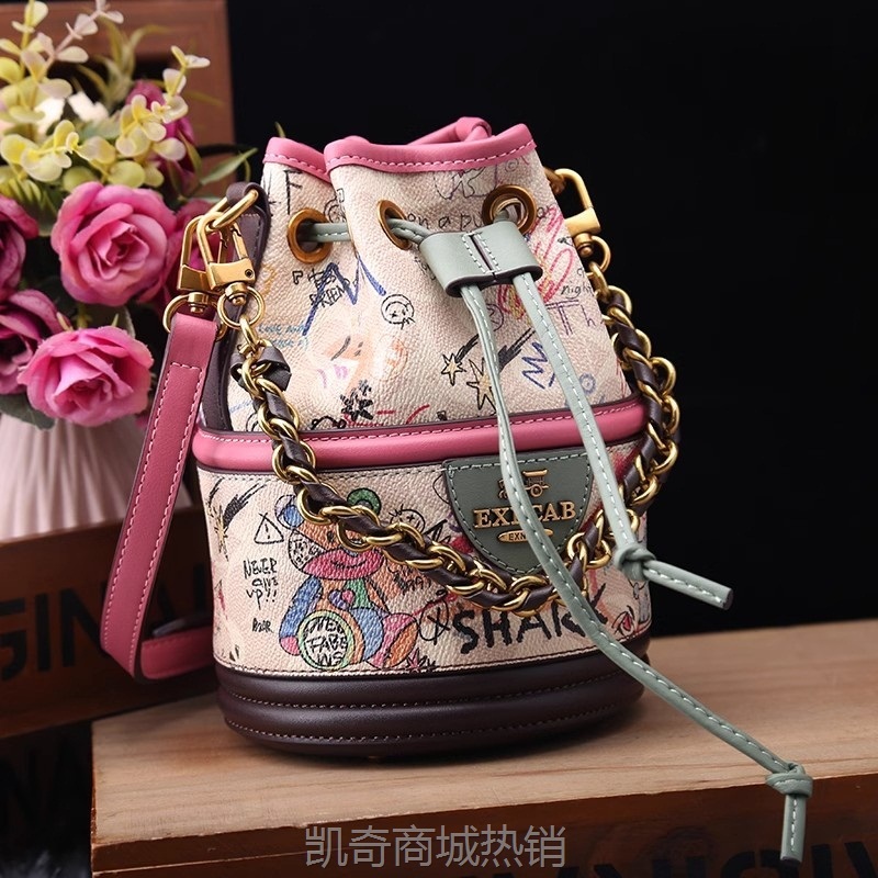 包包涂鸦女包2024新款跨境外贸大容量斜挎小包女士单肩水桶包bags