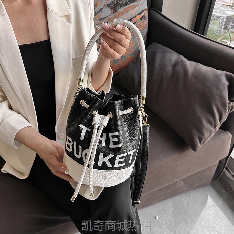 时尚拼接抽绳手提单肩斜挎水桶女包外贸跨境爆款机车风y2k包包女
