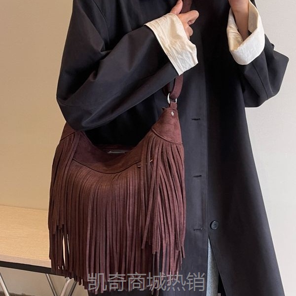 大容量包包女秋季百搭2024新款时尚单肩斜挎包小众设计流苏饺子包