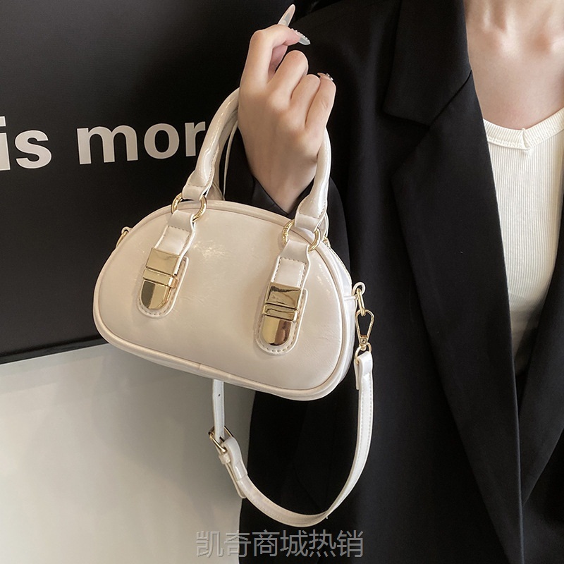小众手提保龄球包包女士2024新款春夏时尚质感贝壳包百搭斜挎小包
