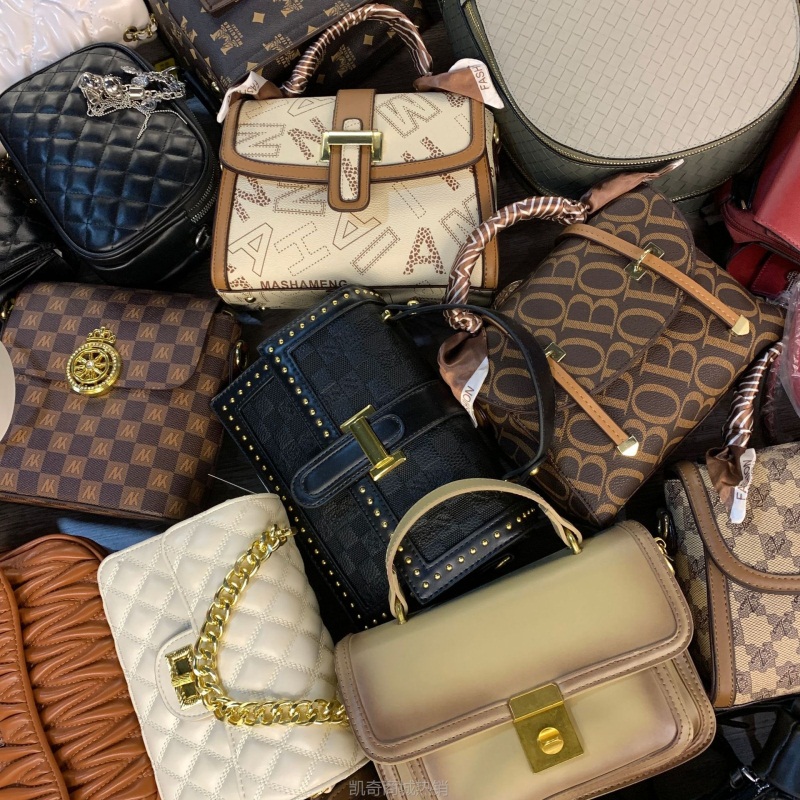 外贸女包高级感轻奢斜挎包女士包包尾货独立包装直播杂款货源批发