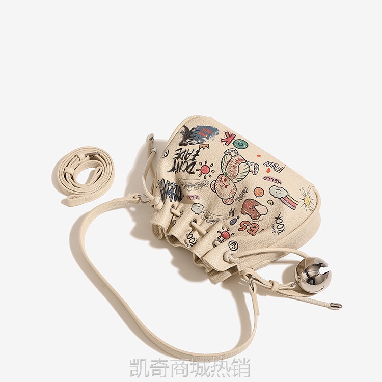 香港涂鸦小熊包包2024新款时尚百搭背包跨境外贸单肩斜挎包女包包