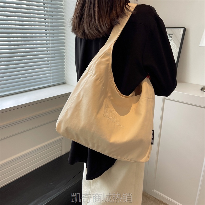 大学生上课通勤包包女2024新款春夏大容量帆布单肩包腋下包托特包