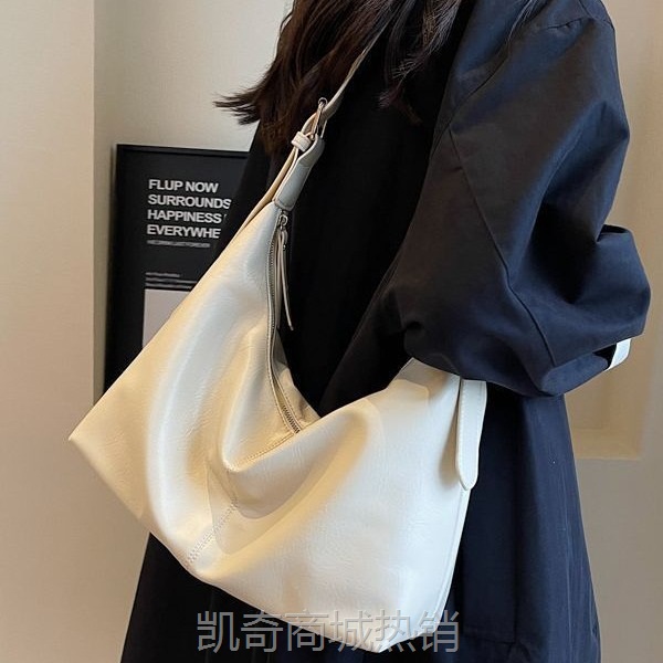 秋冬复古大容量包包女2024新款流行质感百搭斜挎包时尚单肩水桶包