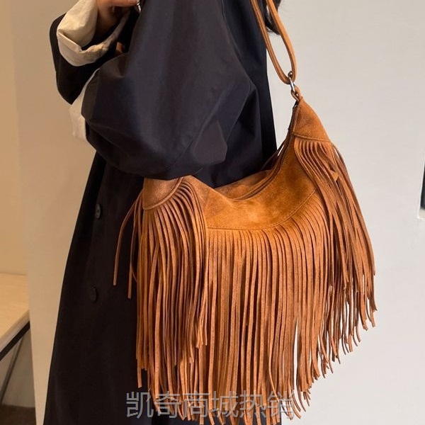 大容量包包女秋季百搭2024新款时尚单肩斜挎包小众设计流苏饺子包