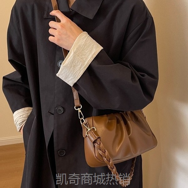 网红质感复古褶皱小包包女2023新款秋冬百搭单肩腋下包时尚斜挎包