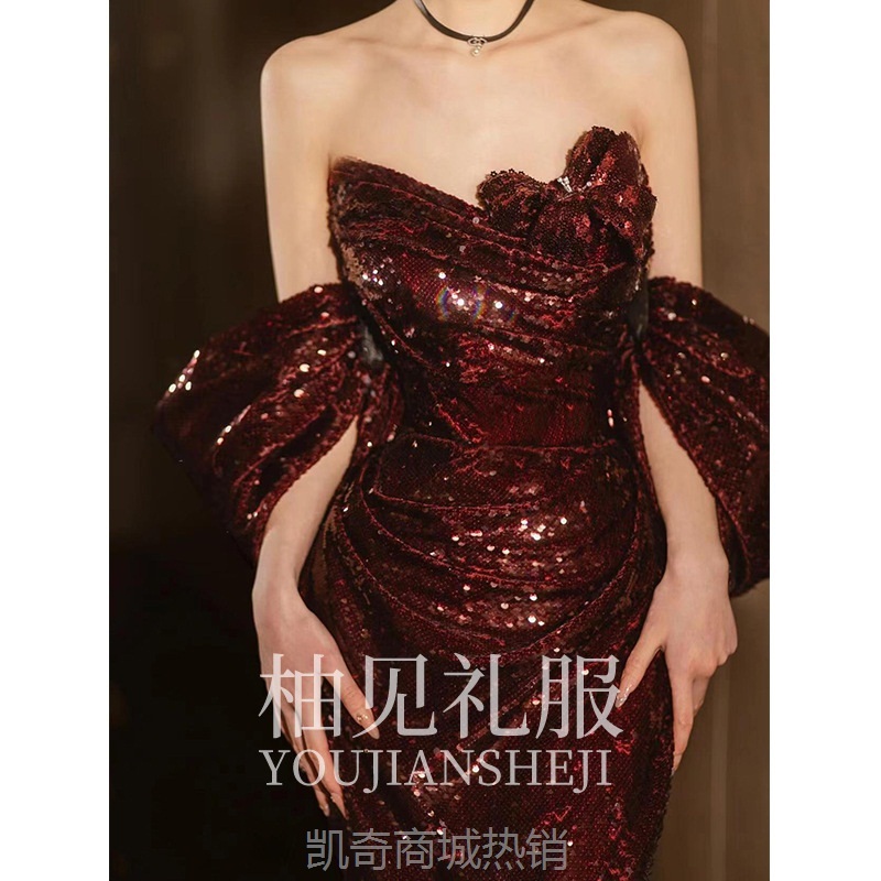 抹胸敬酒服2024新款高级感酒红色鱼尾新娘订婚礼裙宴会主持人礼服