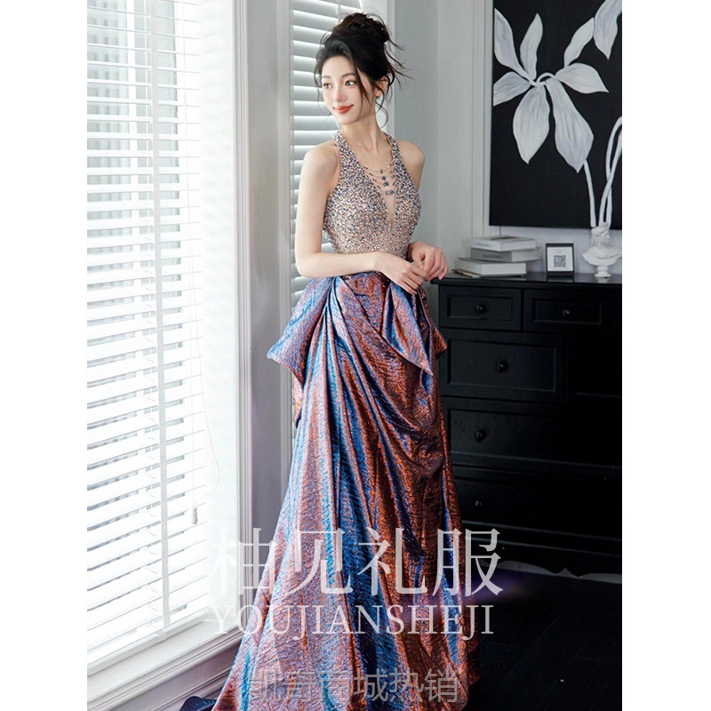 挂脖晚礼服女设计感小众新娘订婚礼裙敬酒服宴会气质主持人演出服