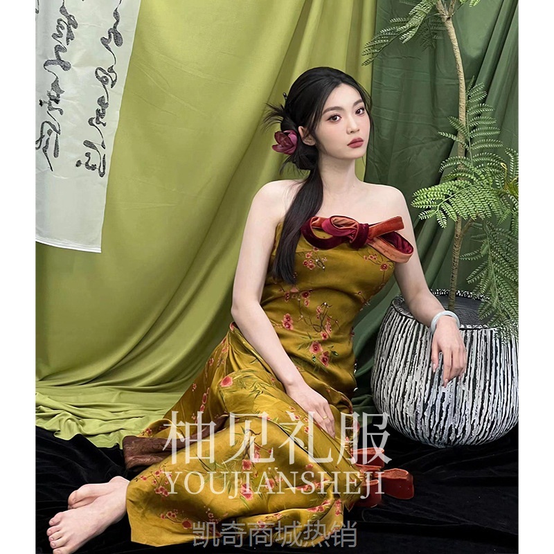 新中式晨袍女2024新款高级感蝴蝶结新娘订婚礼服裙鱼尾抹胸敬酒服
