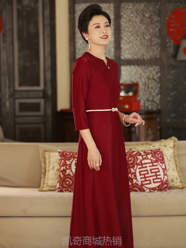 轻奢旗袍妈妈婚宴装韩式年轻酒红色中式喜婆婆结婚礼服轻奢感修身