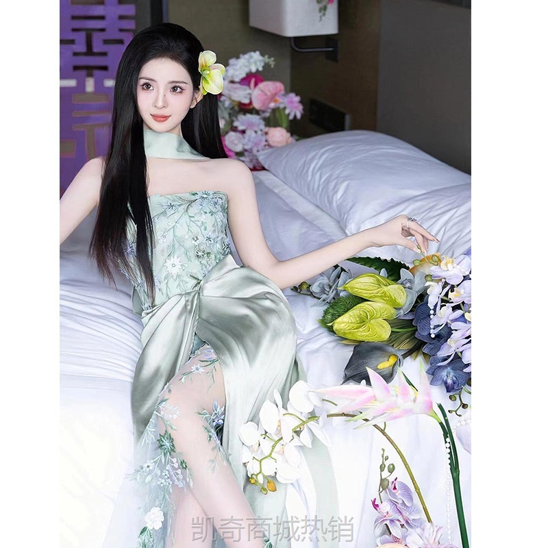 新中式晨袍女2024新款高级感抹胸新娘订婚礼服裙中国风结婚敬酒服