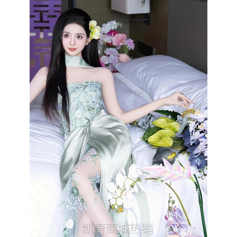 新中式晨袍女2024新款高级感抹胸新娘订婚礼服裙中国风结婚敬酒服